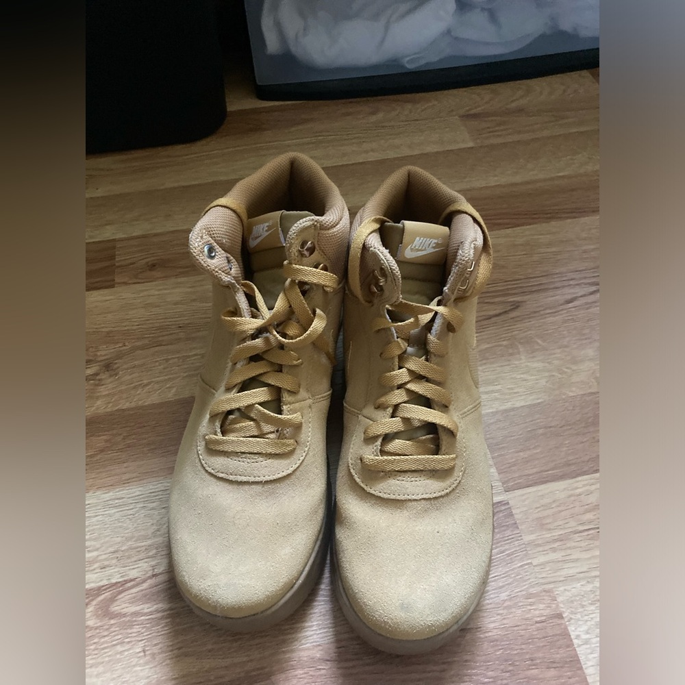 Nike Hoodland Suede Boots